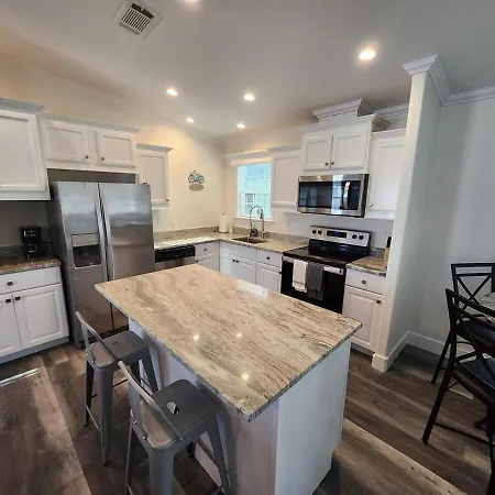 Sunny Retreat-Near Beach-Pickleball-Heated Pool!